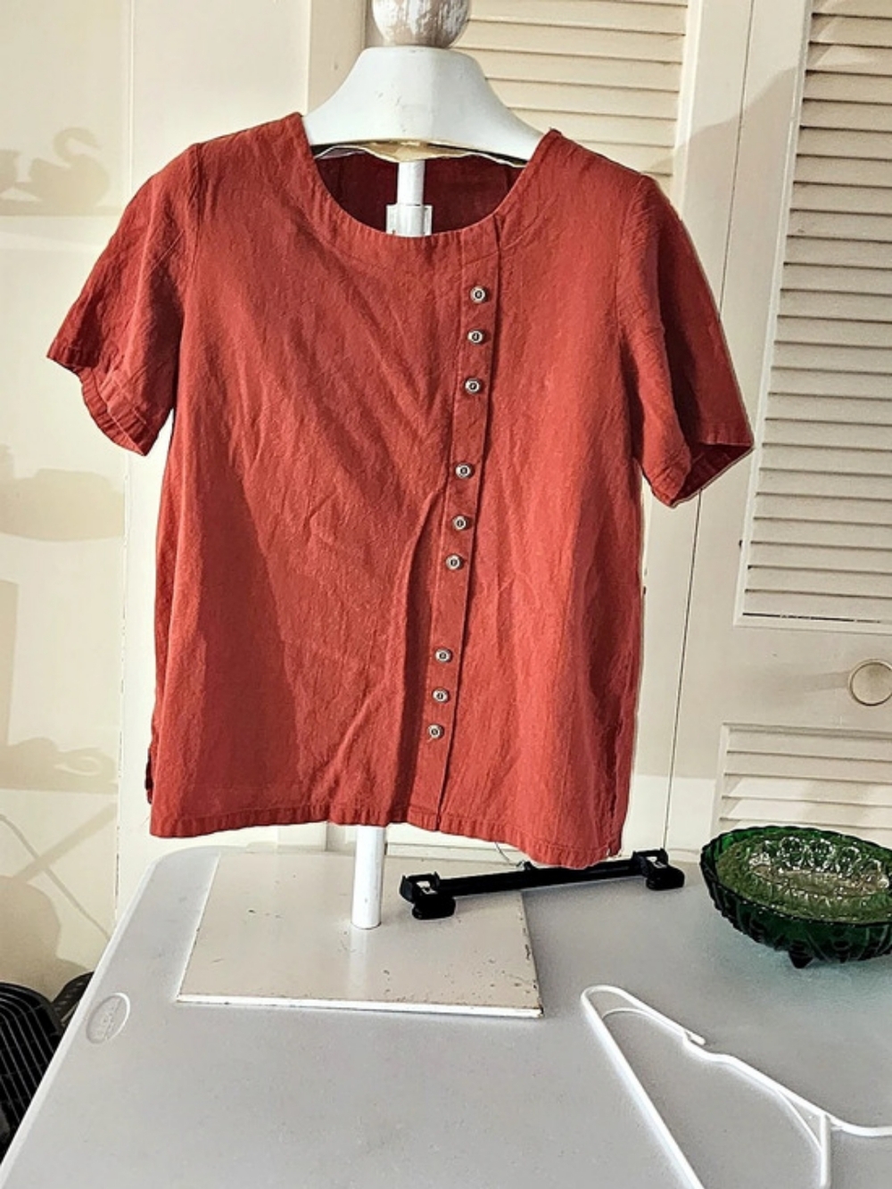 Short Sleeve Button Front Top in Burnt Orange Size Large Like New